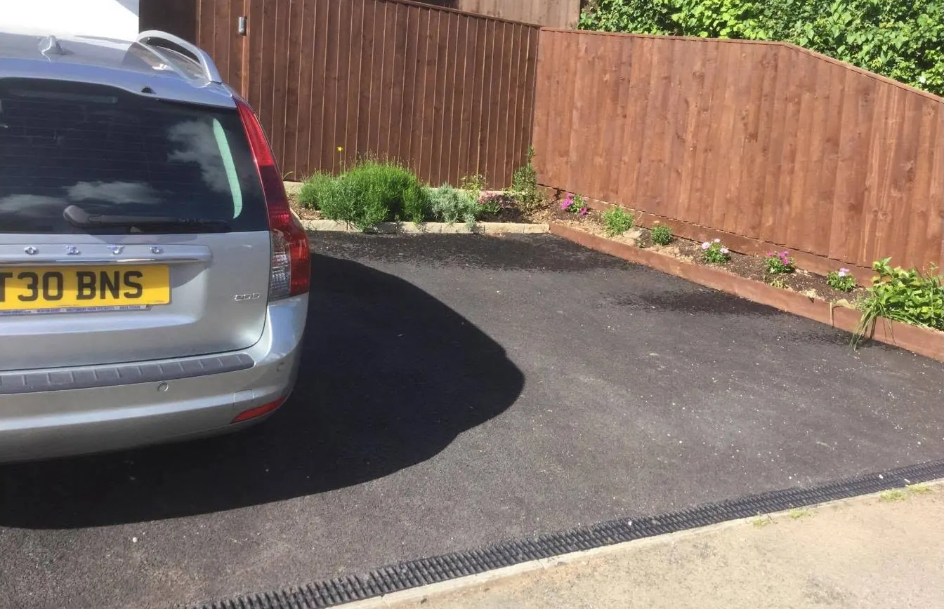 Garden boundary fence running alongside a driveway